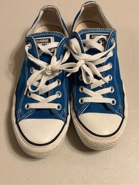 Converse Low Top Sneakers in Blue and White 8